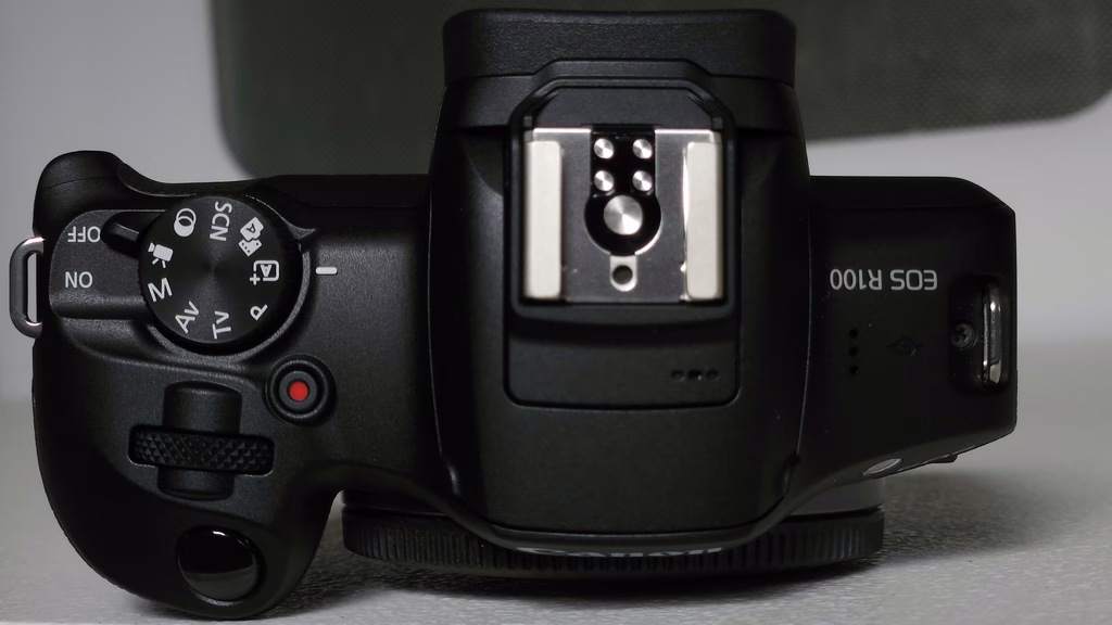 Canon EOS R100 Hybride APS-C Entrée de Gamme